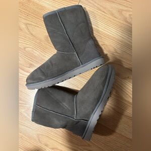 UGG Australia Classic Short II Ankle Boots for Women, Size US 8 - Gray